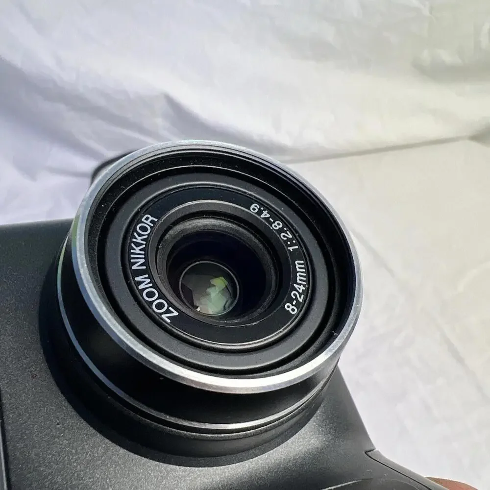 Nikon COOLPIX 885 3.2MP Digital Camera - Black (E885) NOT FULLY TESTED